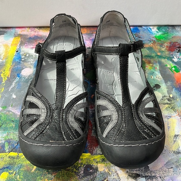 J-41  ADVENTURE ON BLACK SANDALS SIZE 6 - Picture 2 of 7